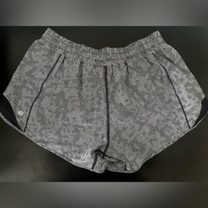 Lululemon seawheeze hotty hot shorts 4in